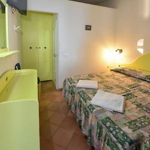 Standard Zimmer mit Kingsize-Bett